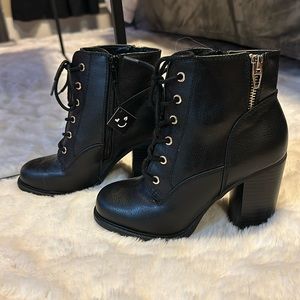 Women’s lace up boots